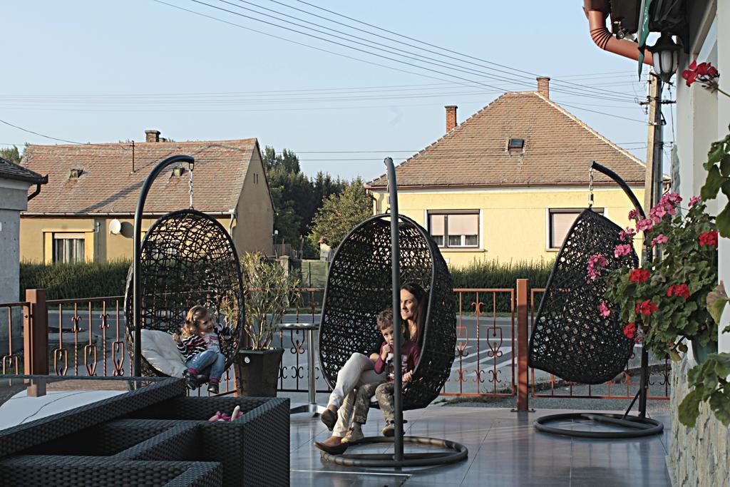 Thermal Panzió Sárvár Esterno foto